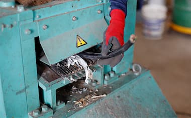 廃電線リサイクル（剥線加工）